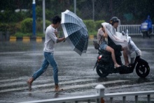 จีน-ฮ่องกง-มาเก๊าอ่วม ไต้ฝุ่นมังคุดทำฝนตกหนักและลมกระโชกแรง