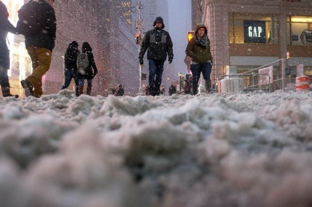 หิมะกระหน่ำสหรัฐกระทบสิบล้านคน นิวยอร์กชัตดาวน์