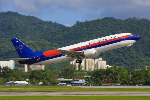 เร่งค้นหาโบอิ้ง 737 สายการบินอินโดฯ ดิ่งทะเลพร้อม 62 ราย