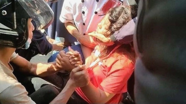 นศ.สาวพม่าต้านรัฐประหาร เสียชีวิตแล้ว หลังถูกกระสุนจริงยิงศีรษะ  