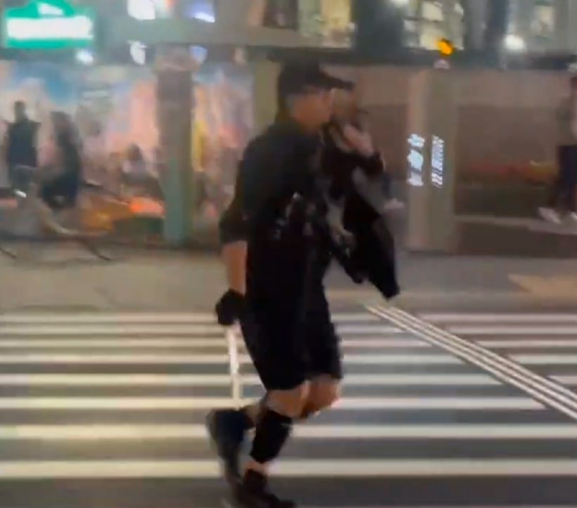 ไต้หวันนองเลือด! หนุ่มคลั่งปาบอมบ์-ไล่แทงคนวุ่น ก่อนดิ่งตึกหนีผิด