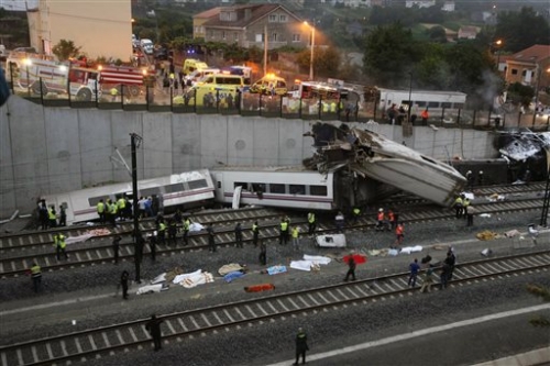 รถไฟตกรางสเปน ตายกว่า 50 เจ็บเฉียด 200
