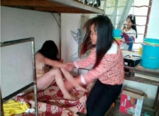 เด็กจีนบุกตบคู่อริ จับแก้ผ้าถ่ายลงเน็ตโชว์