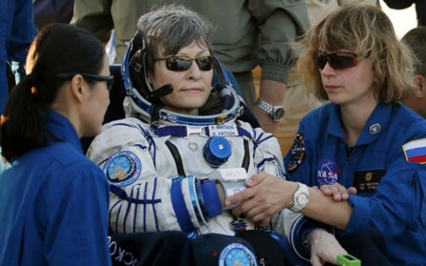 กลับถึงโลกแล้ว!! นักบินอวกาศหญิงอายุมากที่สุดในโลก!!