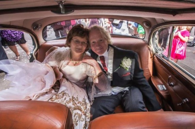 คู่รักรอกันมา 40 ปี กว่าจะได้กลับมาแต่งงานกัน เหตุถูกขวางทางรัก!