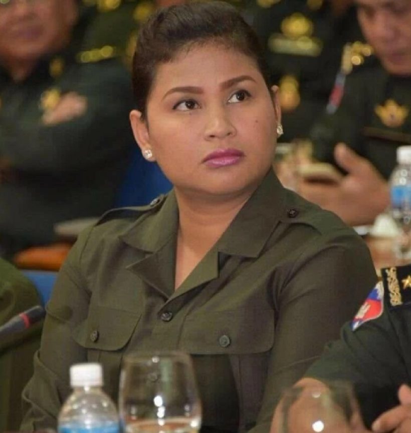 โฆษกกลาโหมกัมพูชา อดีตเกิร์ลกรุ๊ปดัง? ชาวเน็ตเทียบเป๊ะยัน "ไฝ"