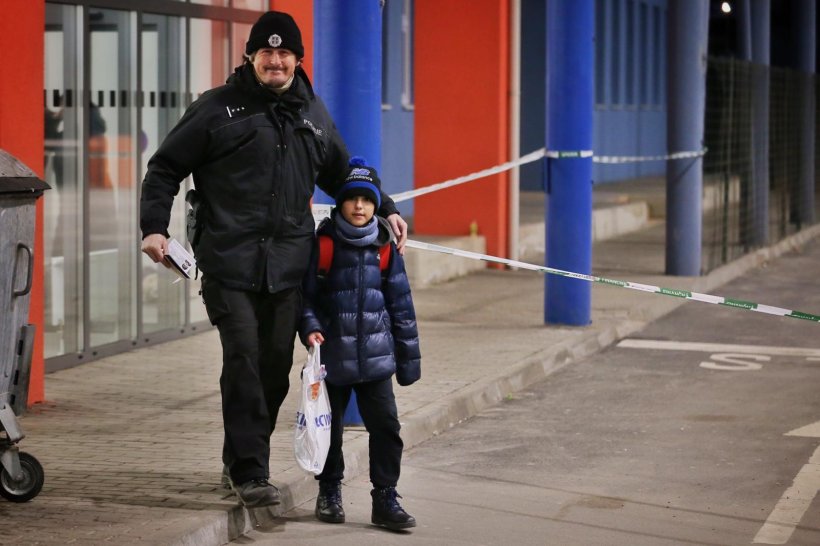เปิดภาพบีบหัวใจเด็กชายเดินทางลำพัง 1,000 กม. หนีภัยรัสเซีย ยูเครน