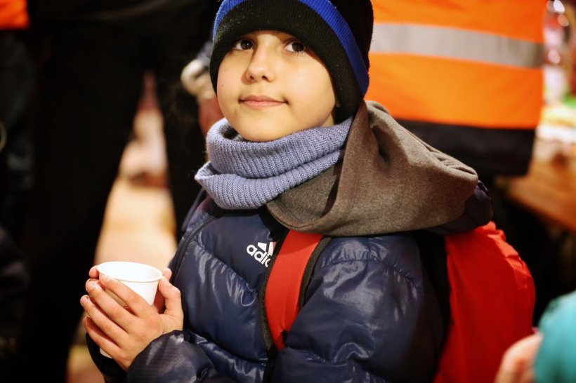 เปิดภาพบีบหัวใจเด็กชายเดินทางลำพัง 1,000 กม. หนีภัยรัสเซีย ยูเครน
