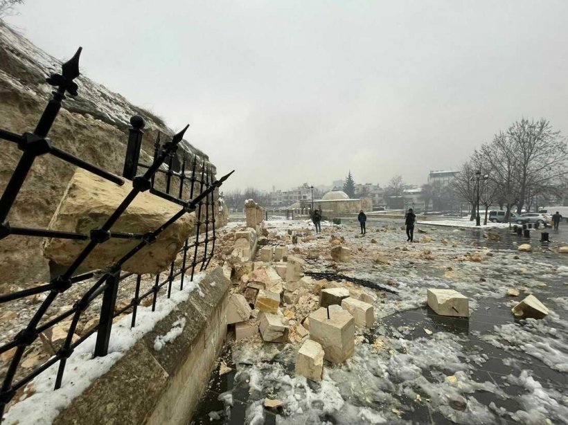 ช็อกใจคนตุรกี เปิดภาพปราสาทเก่าเเก่อายุ 2,000 ปี พังหนักหลังเกิดเเผ่นดินไหว