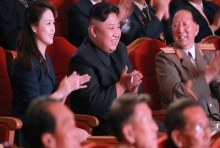 ”คิม จองอึน” พร้อมภรรยา เผยโฉมครั้งแรก!! ฉลองใหญ่ทดสอบนิวเคลียร์ฉลุย (คลิป)